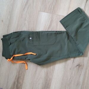 Figs Yola Skinny Scrub Pants, size small.